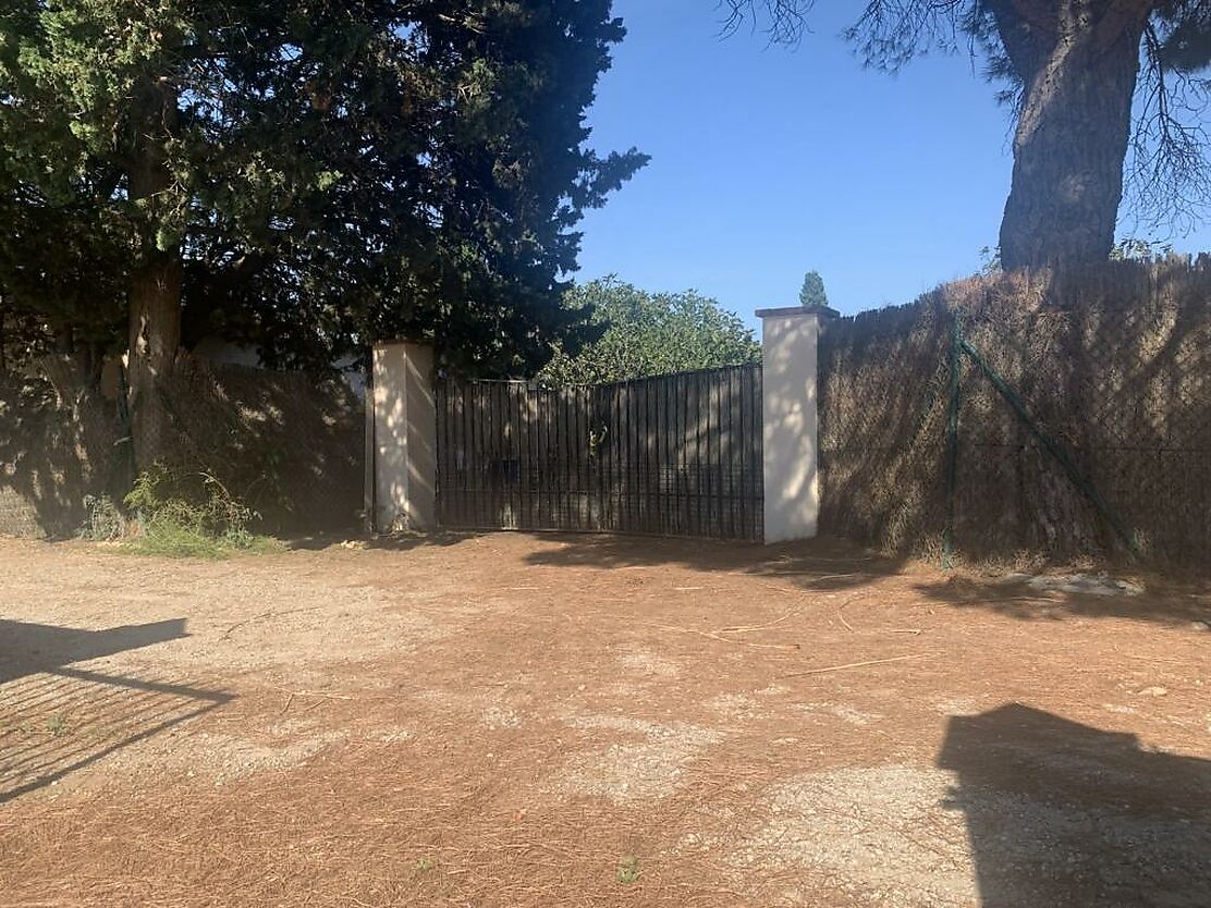 Maison spacieuse avec jardin et garage  à Riumors