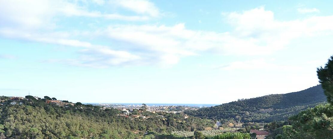 Terrain avec fantastique vue sur la mer + projet de construction d'une maison individuelle