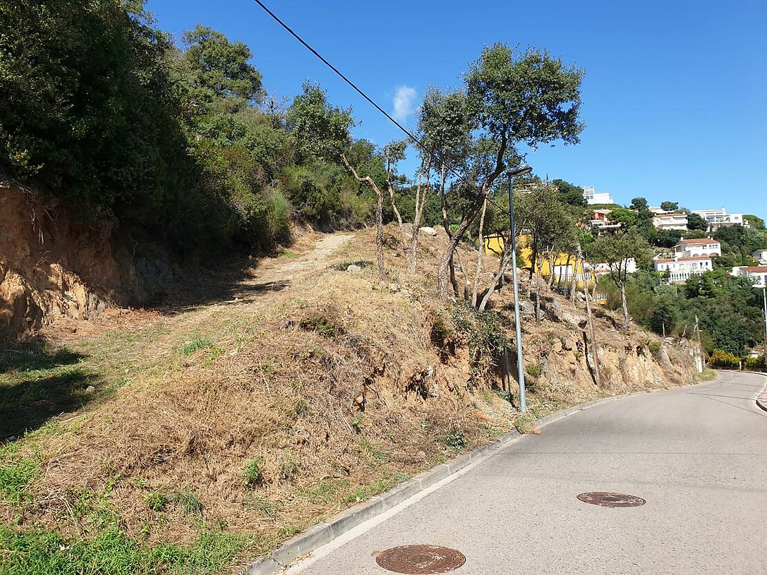 Terrain avec fantastique vue sur la mer + projet de construction d'une maison individuelle