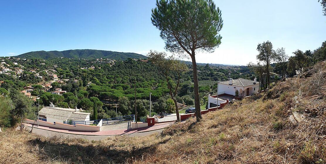 Terrain avec fantastique vue sur la mer + projet de construction d'une maison individuelle