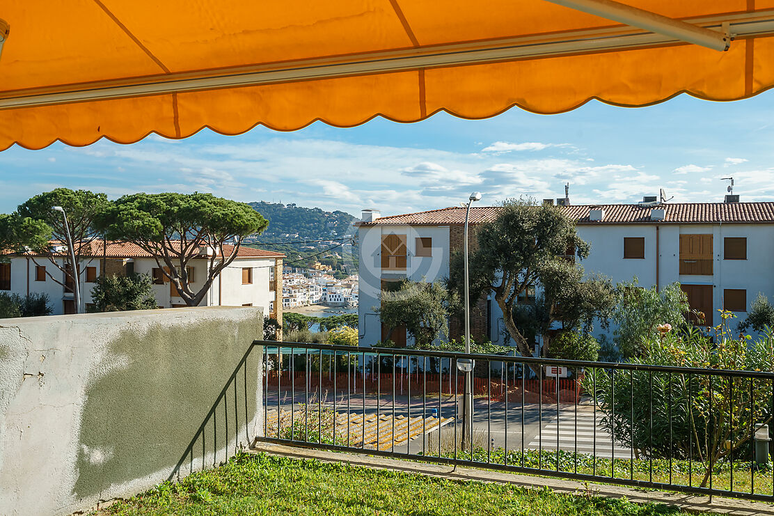 Planta baja con jardín y plaza de aparcamiento en Calella de Palafrugell