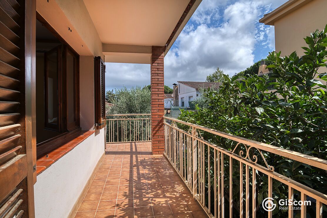 Fantastic detached house in Mas Ambrós.