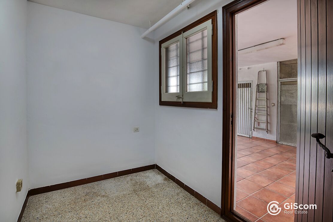 Fantastic detached house in Mas Ambrós.