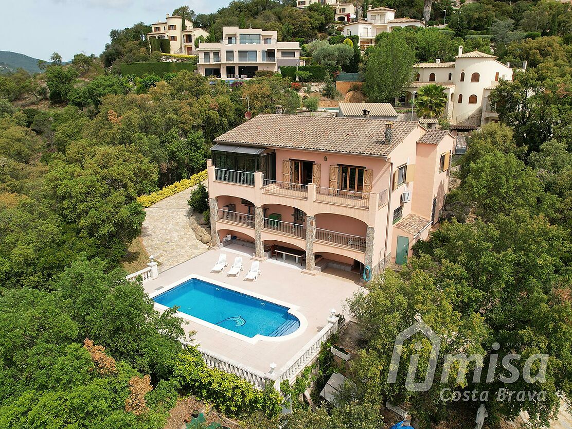 Casa impresionante con gran parcela y vistas espectaculares en ubicación muy tranquila cerca de Calonge