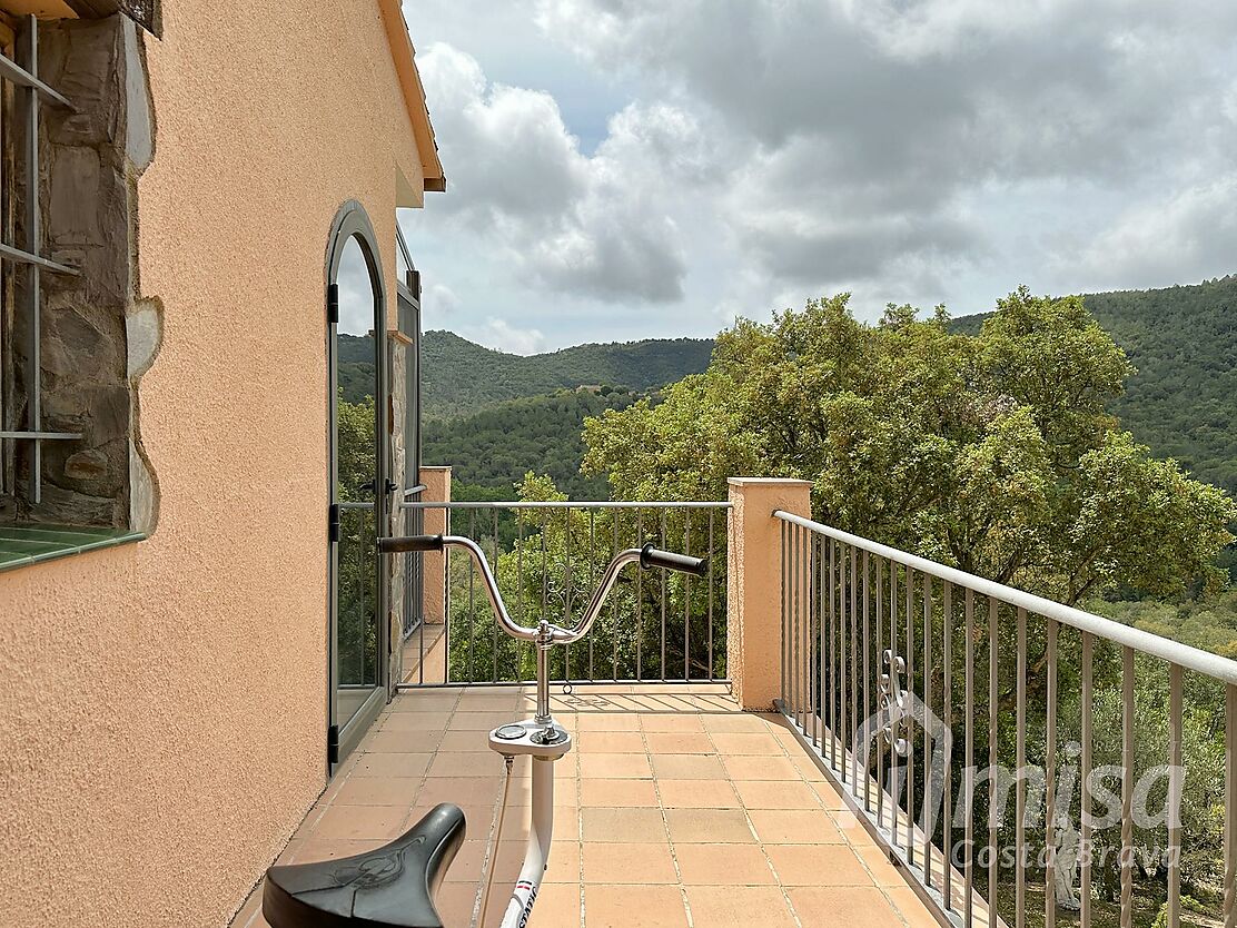 Impressive house with large plot and spectacular views in a very quiet location near Calonge.