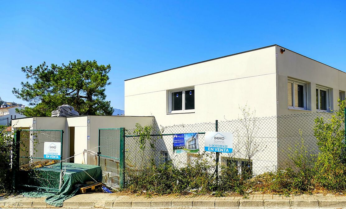 OBRA NUEVA LLANÇÀ CON VISTAS AL MAR