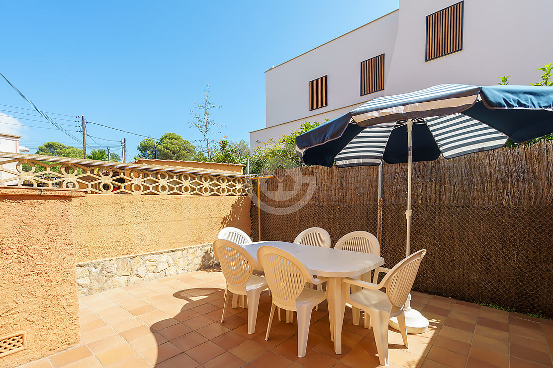 IMPECABLE CASA ADOSADA EN CALELLA DE PALAFRUGELL.