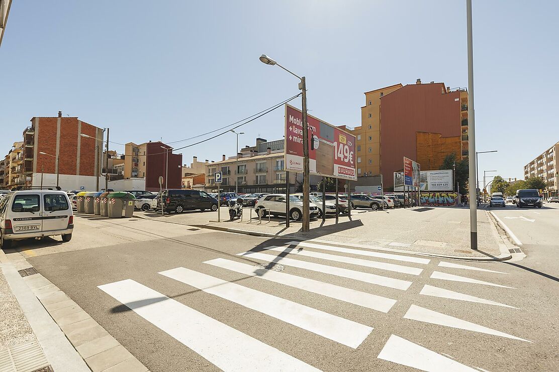 SOLAR EN VENTA - GIRONA EIXAMPLE SUD / ZONA HIPERCOR