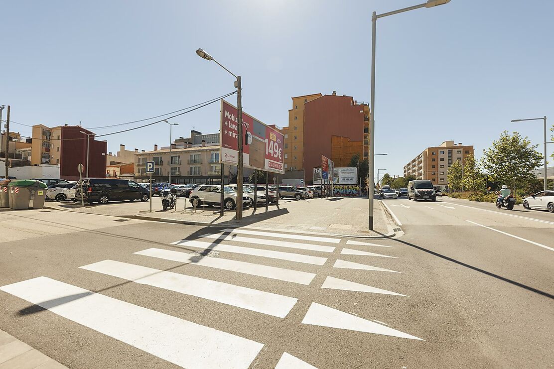 SOLAR EN VENTA - GIRONA EIXAMPLE SUD / ZONA HIPERCOR