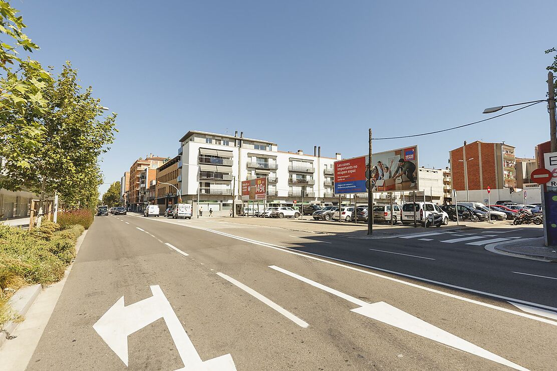 SOLAR EN VENDA - GIRONA EIXAMPLE SUD / ZONA HIPERCOR