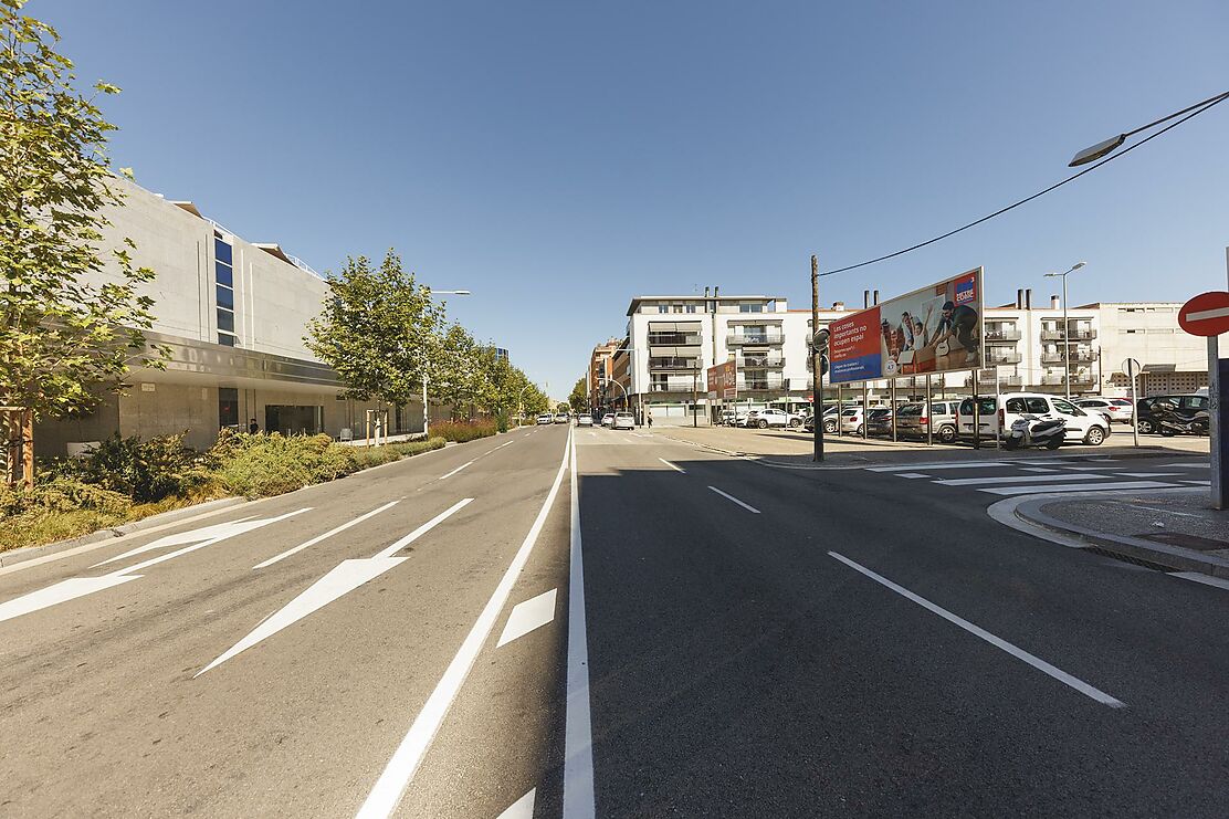 SOLAR EN VENDA - GIRONA EIXAMPLE SUD / ZONA HIPERCOR