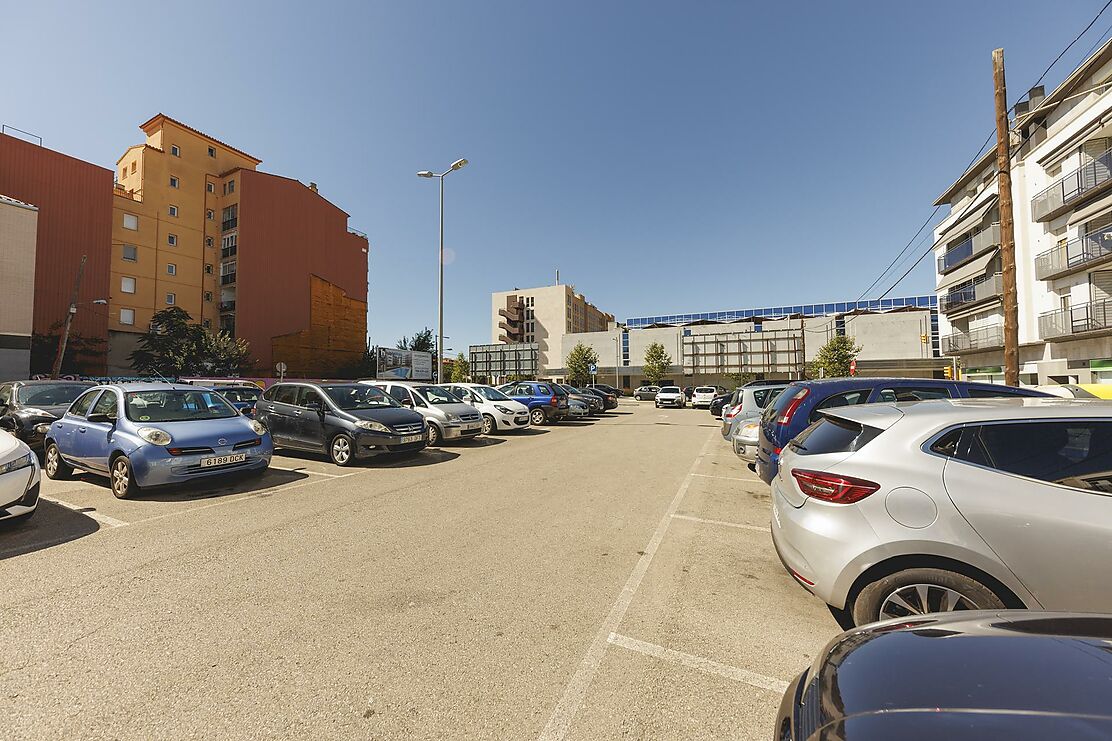 SOLAR EN VENTA - GIRONA EIXAMPLE SUD / ZONA HIPERCOR