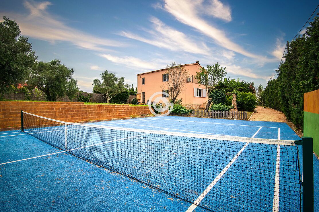 Beautiful countryside house with tennis court and swimming pool for sale in Palafrugell