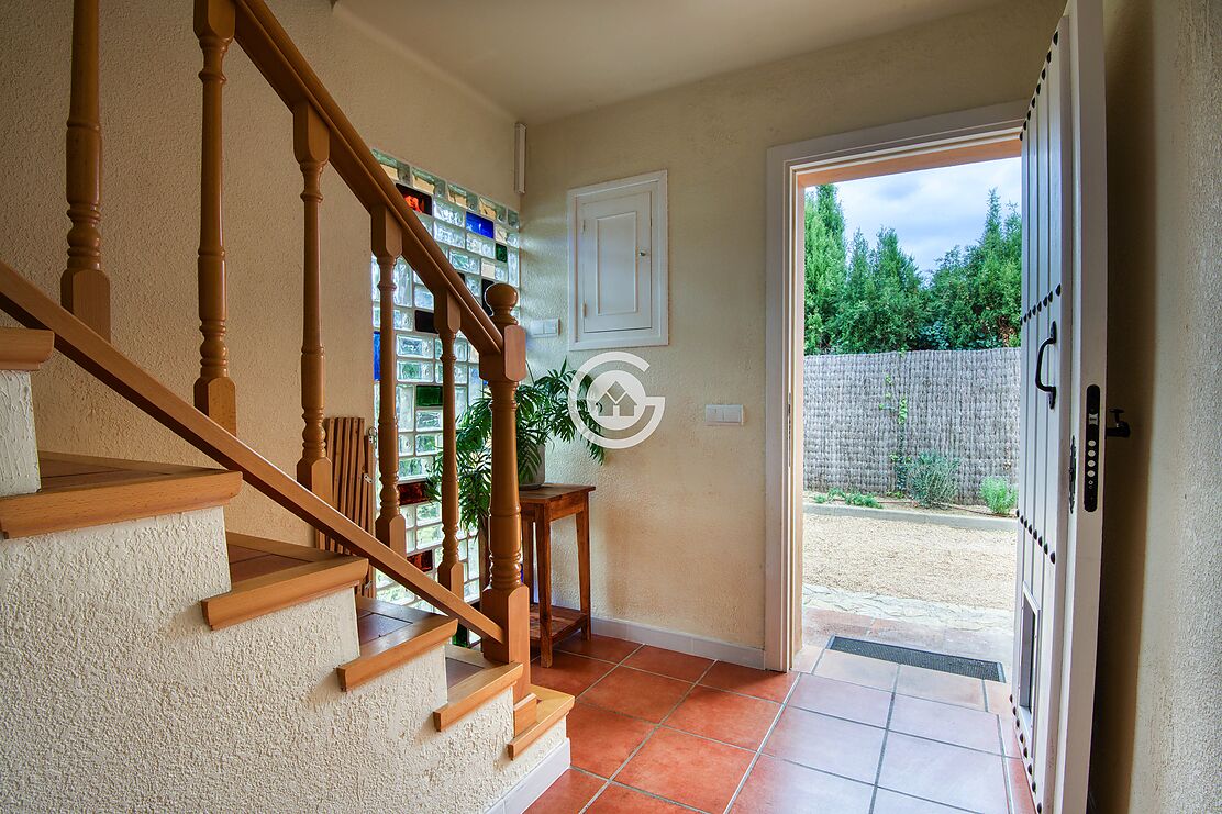 Beautiful countryside house with tennis court and swimming pool for sale in Palafrugell