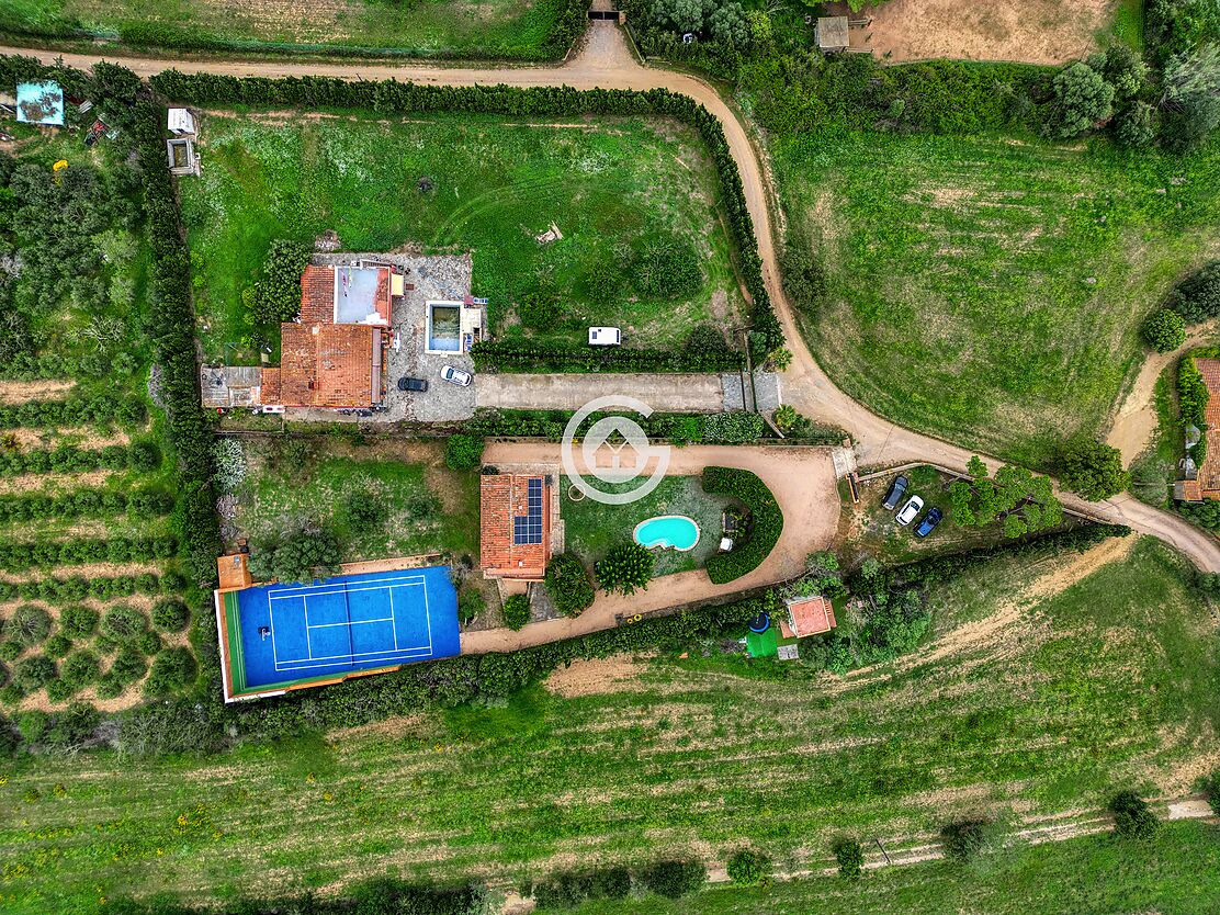 Beautiful countryside house with tennis court and swimming pool for sale in Palafrugell