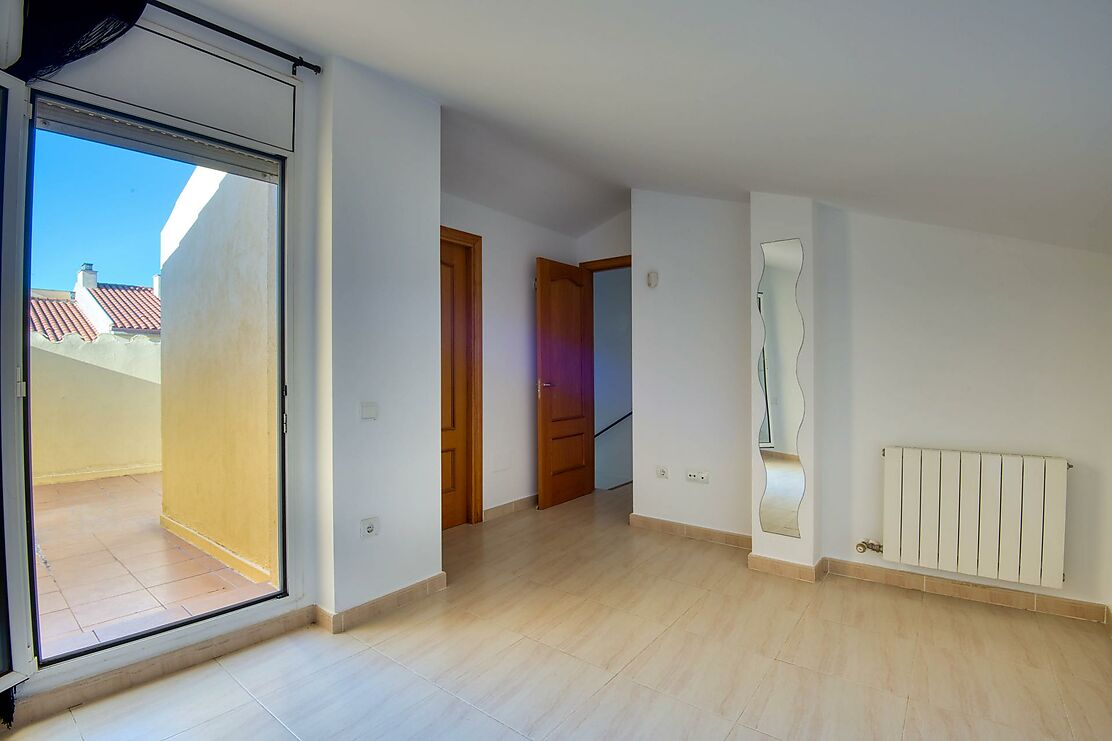 Nice duplex in Palafrugell, 3 bedrooms, parking and storage room.