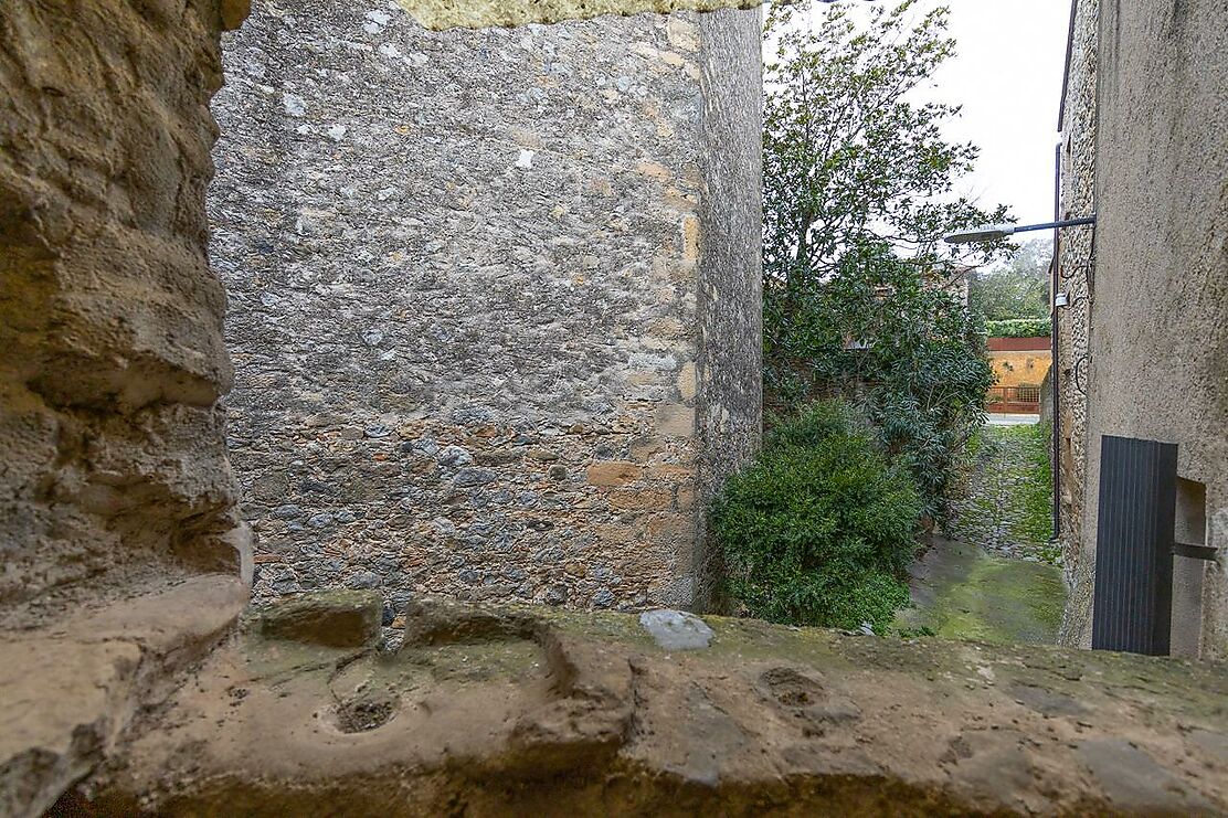 Autentica casa de Pueblo en Orfes