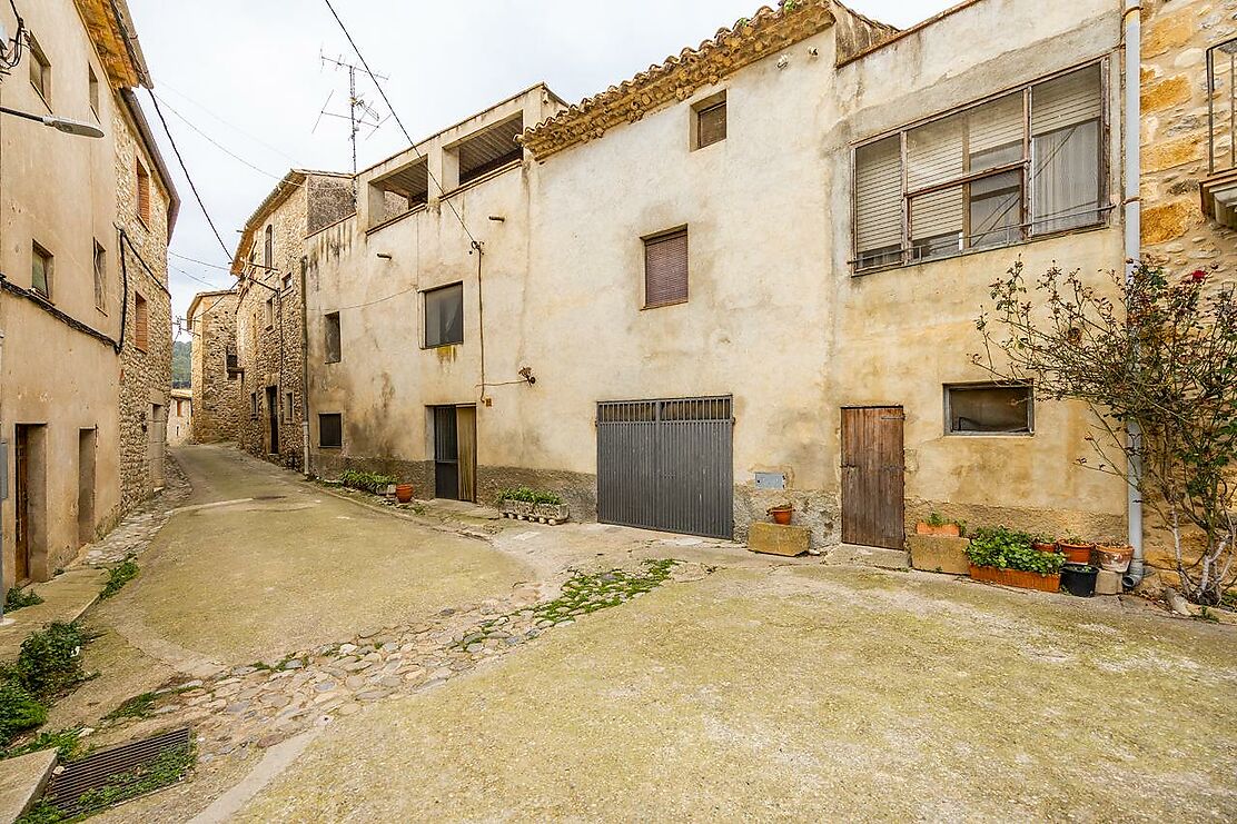 Autentica casa de Pueblo en Orfes