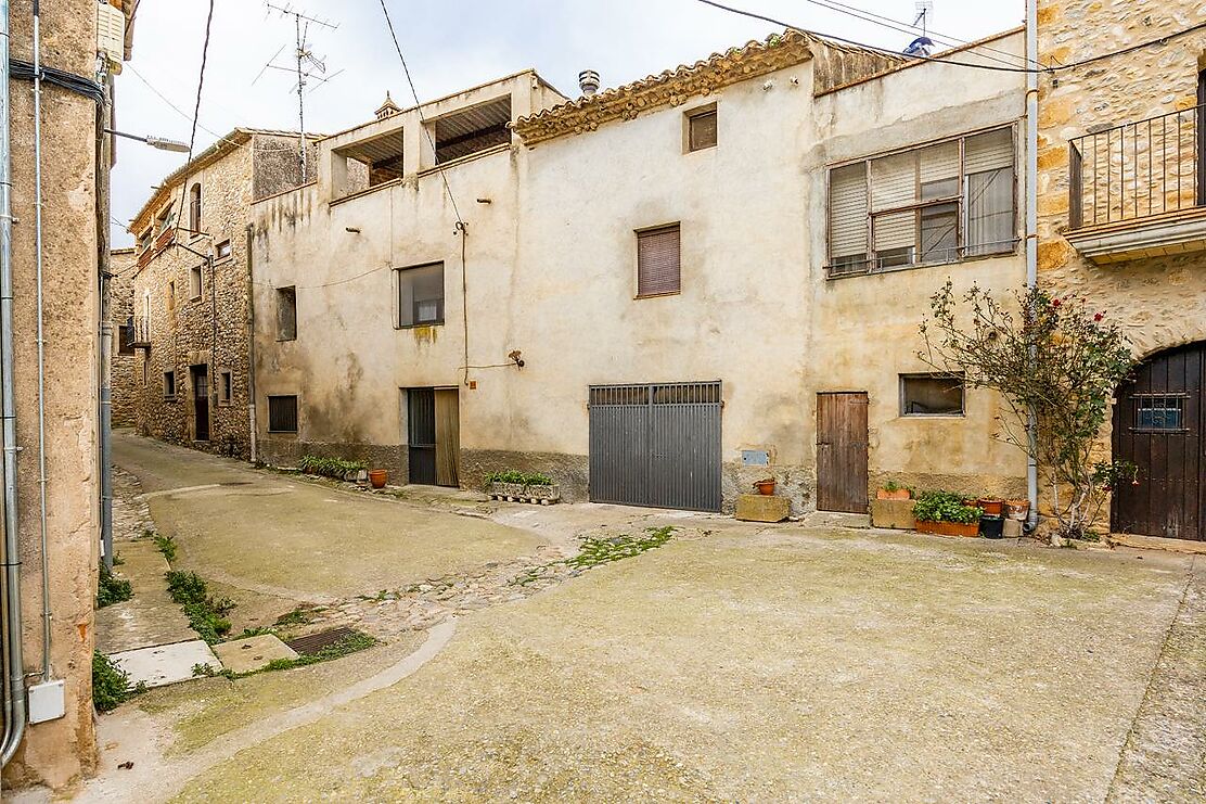 Autentica casa de Pueblo en Orfes