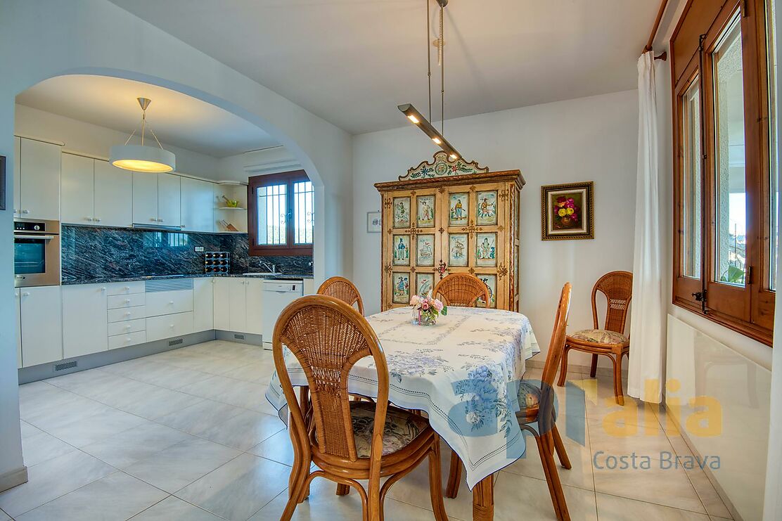 Charming house with panoramic views and a pool.