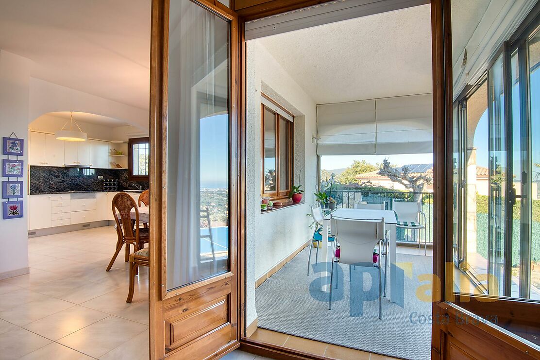 Charming house with panoramic views and a pool.