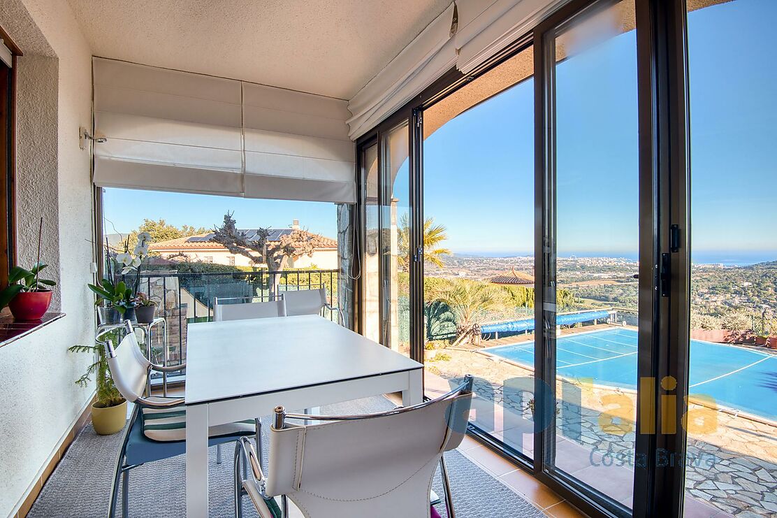 Charming house with panoramic views and a pool.