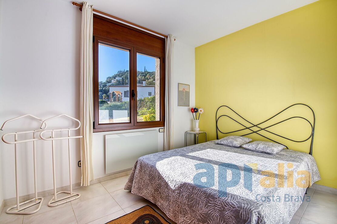 Charming house with panoramic views and a pool.