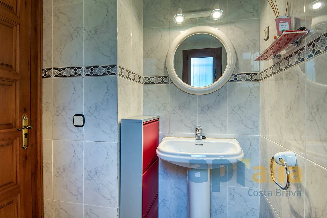 Charming house with panoramic views and a pool.