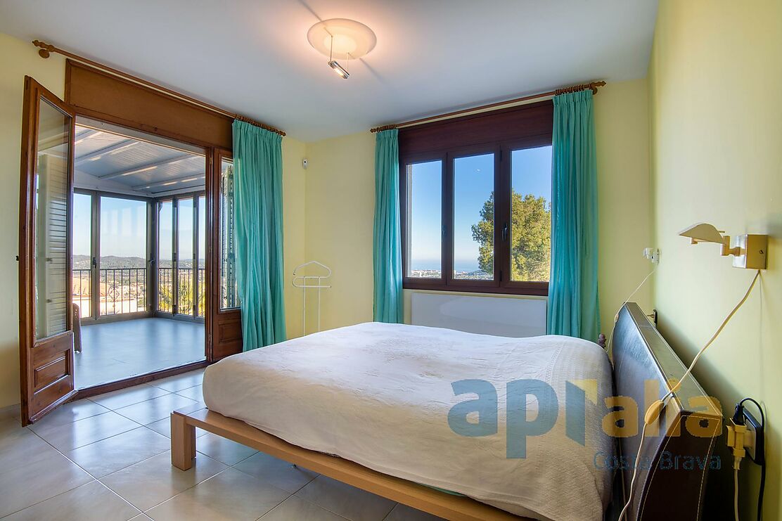 Charming house with panoramic views and a pool.