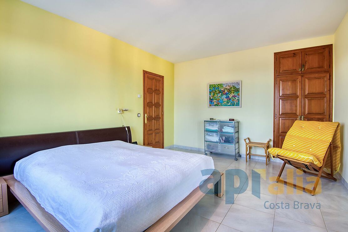 Charming house with panoramic views and a pool.
