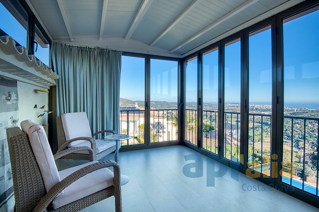 Charming house with panoramic views and a pool.