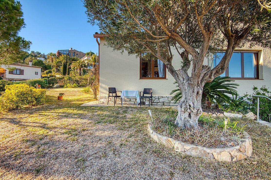 Encantadora casa con vistas panorámicas y piscina