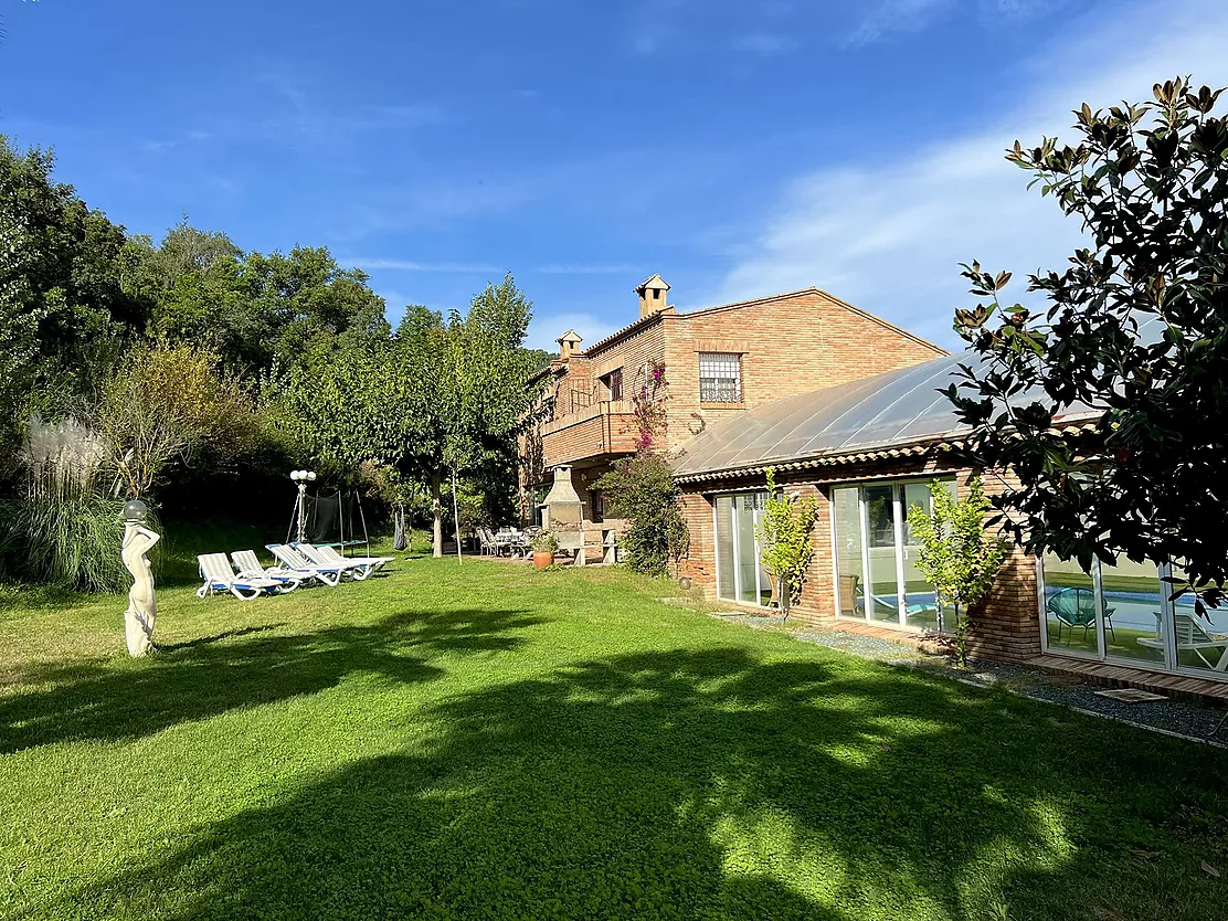 ¡Oportunidad única! Espectacular villa en Vall Repòs con piscina y casa de invitados