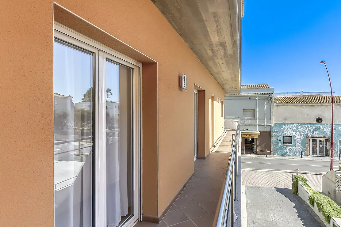 Appartement avec terrasse, ascenseur et parking au centre de la ville de l'Escala