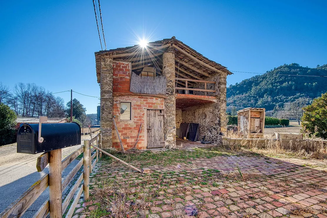 Encant rural a només 30 minuts de Girona: Masia amb finca de 4210m  ?