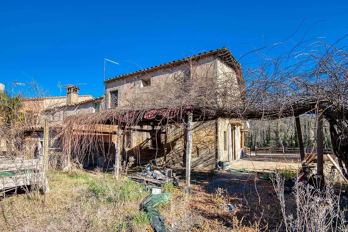Encanto rural a solo 30 minutos de Girona: Masía con finca de 4210m
