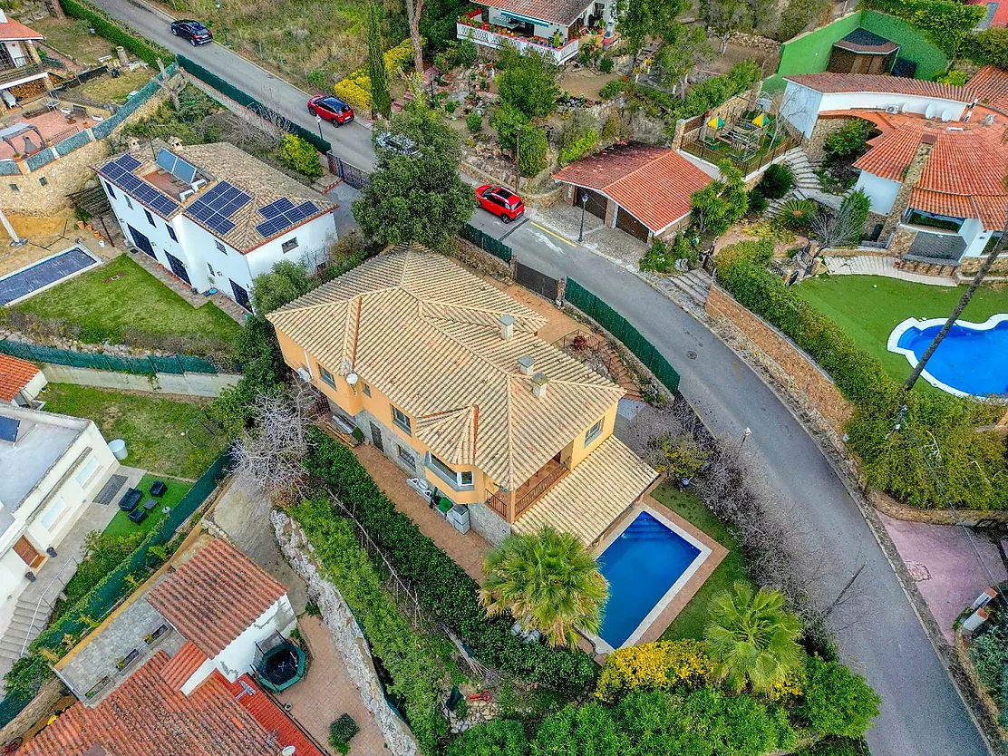 Casa con amplias vistas en Urbanización Les Teules.- Santa Cristina d'Aro